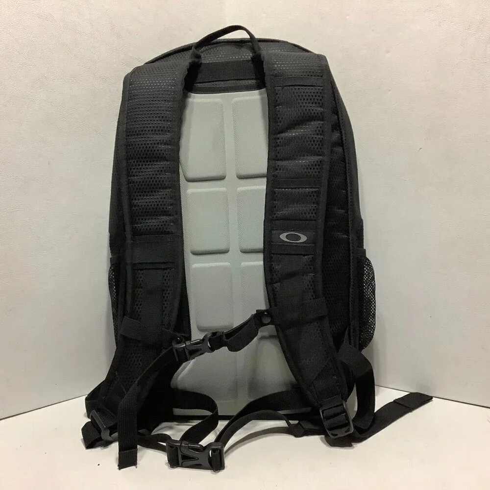 Oakley #92604 Backpack Black Labatt Blue Imported Embordered Front 18